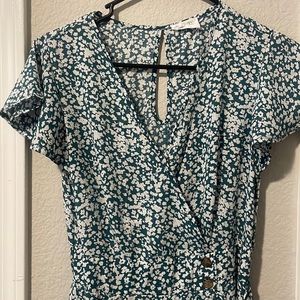 Beautiful butterfly sleeve maxi dress perfect for the summer!